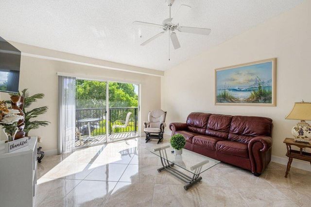 1100 Crestwood Court 1110, Royal Palm Beach, FL 33411