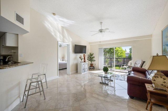 1100 Crestwood Court 1110, Royal Palm Beach, FL 33411