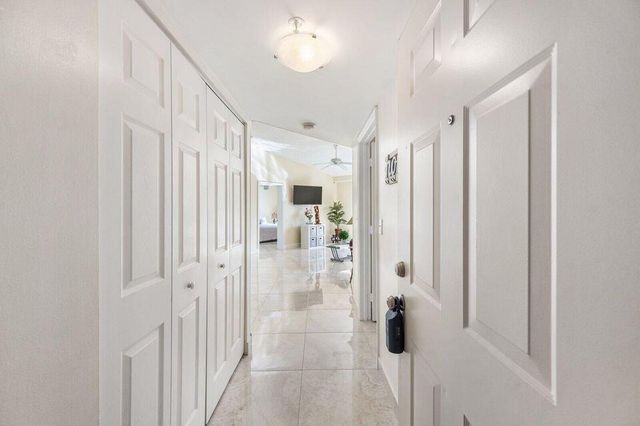 1100 Crestwood Court 1110, Royal Palm Beach, FL 33411