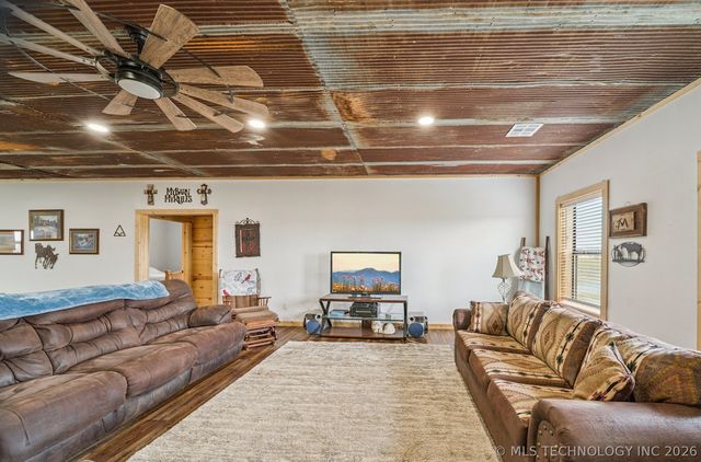 1450 W 520 Road, Pryor, OK 74361