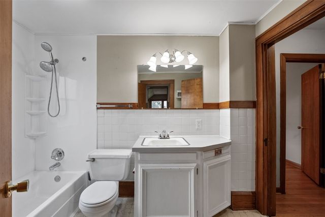 615 34th Street NE, Cedar Rapids, IA 52402