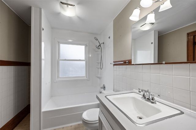 615 34th Street NE, Cedar Rapids, IA 52402