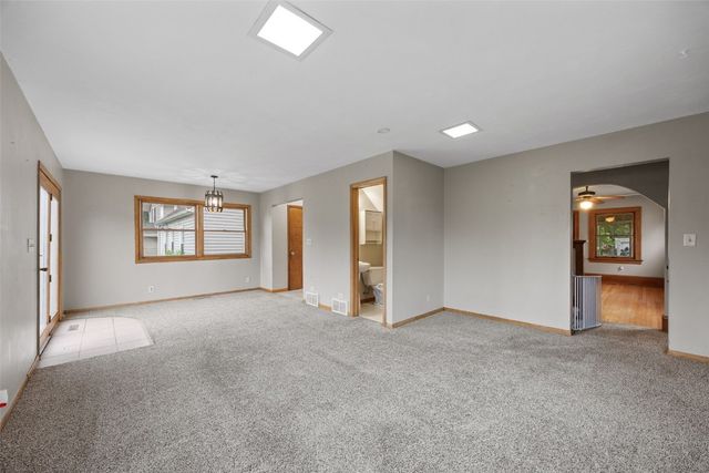 615 34th Street NE, Cedar Rapids, IA 52402