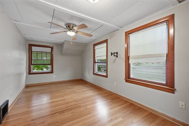 615 34th Street NE, Cedar Rapids, IA 52402