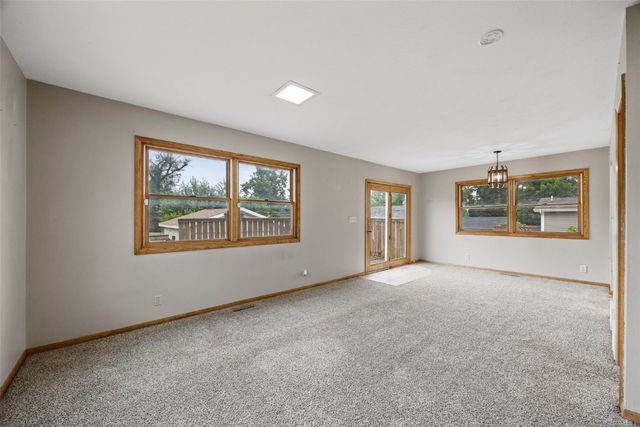 615 34th Street NE, Cedar Rapids, IA 52402