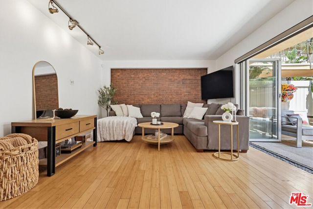 970 Palm Avenue 101, West Hollywood, CA 90069