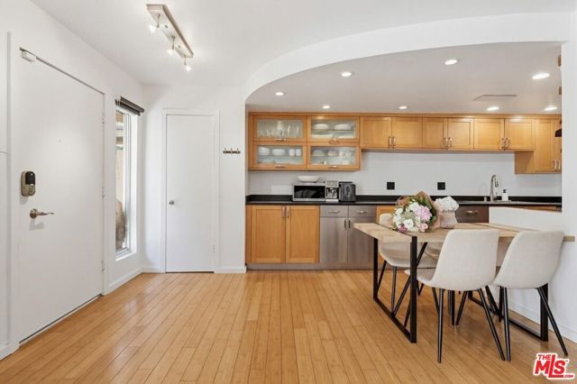 970 Palm Avenue 101, West Hollywood, CA 90069
