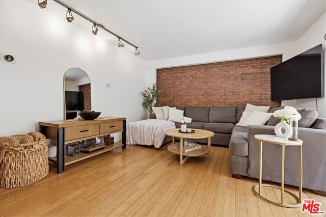 970 Palm Avenue 101, West Hollywood, CA 90069