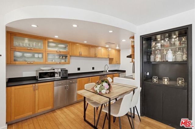 970 Palm Avenue 101, West Hollywood, CA 90069