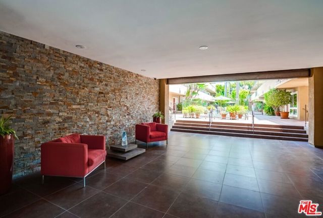 970 Palm Avenue 101, West Hollywood, CA 90069