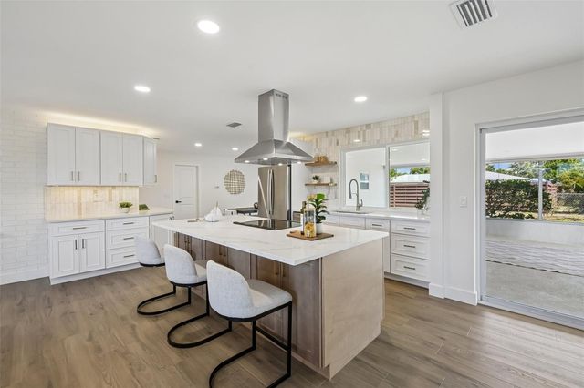 6735 KEYSTONE DRIVE, Sarasota, FL 34231
