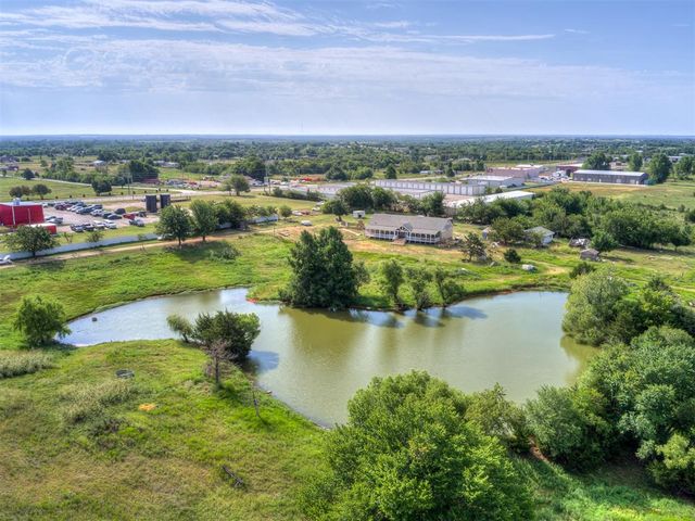 4124 E Horseshoe Lane, Moore, OK 73160