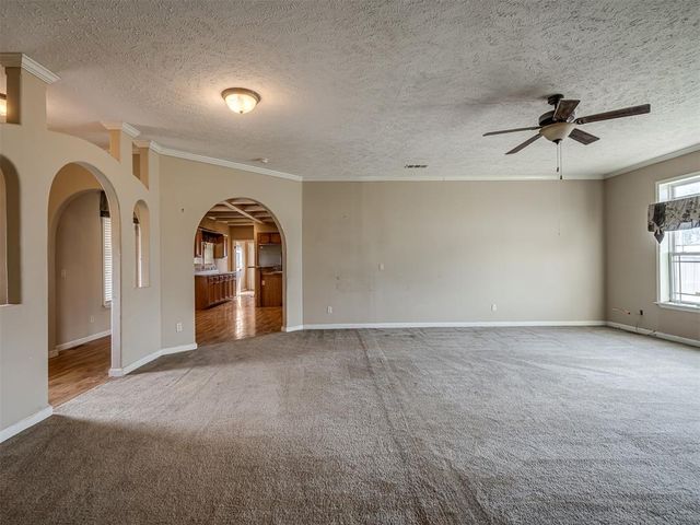 4124 E Horseshoe Lane, Moore, OK 73160