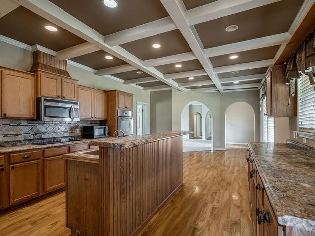 4124 E Horseshoe Lane, Moore, OK 73160