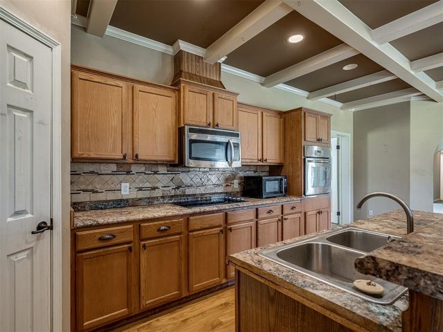 4124 E Horseshoe Lane, Moore, OK 73160