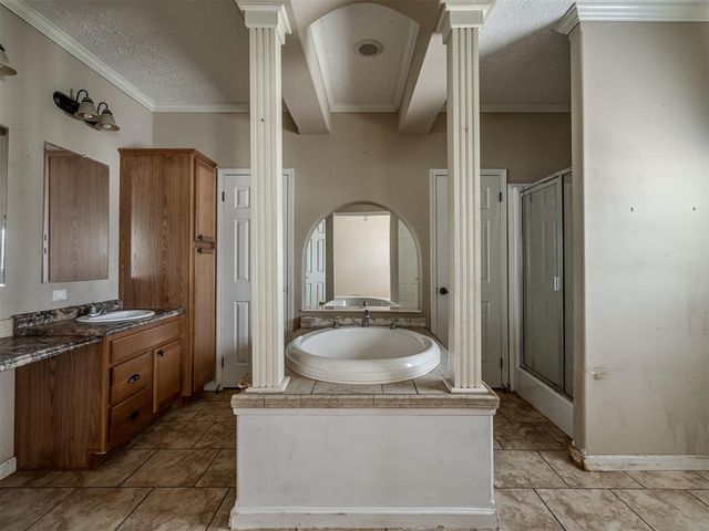 4124 E Horseshoe Lane, Moore, OK 73160
