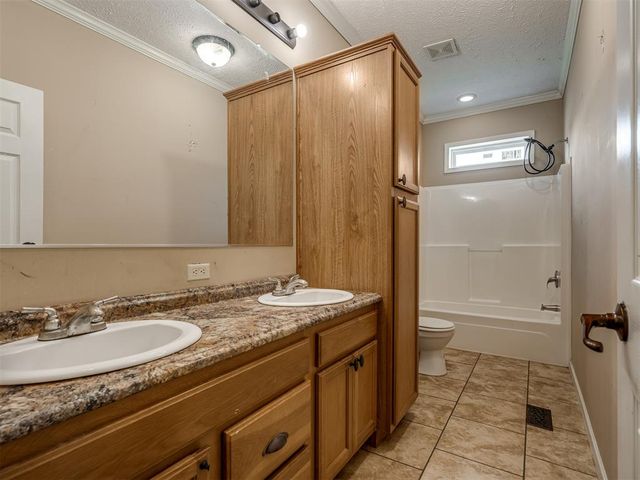 4124 E Horseshoe Lane, Moore, OK 73160