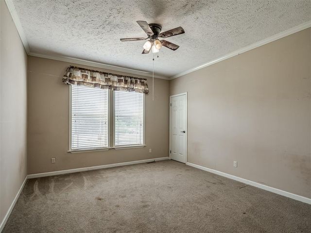 4124 E Horseshoe Lane, Moore, OK 73160