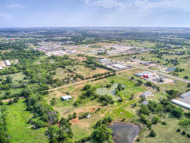 4124 E Horseshoe Lane, Moore, OK 73160