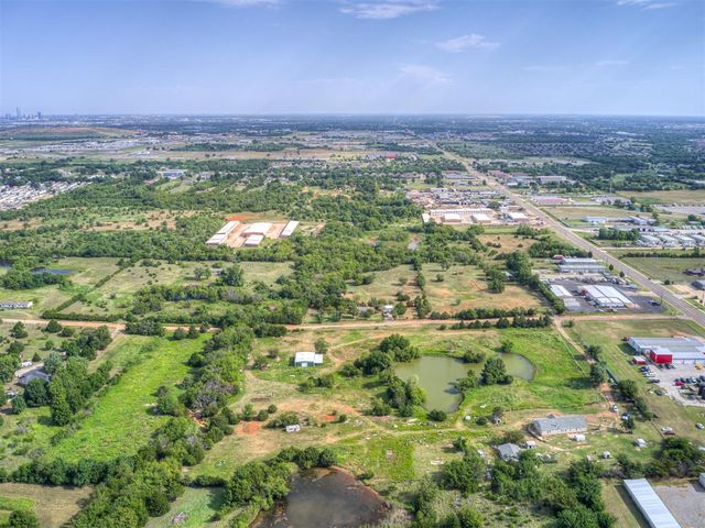 4124 E Horseshoe Lane, Moore, OK 73160