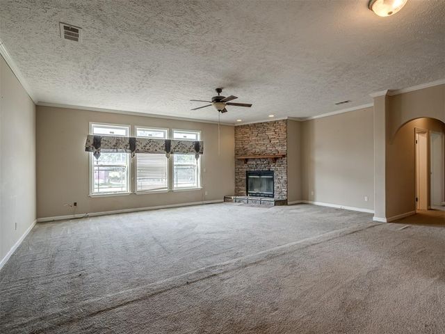 4124 E Horseshoe Lane, Moore, OK 73160