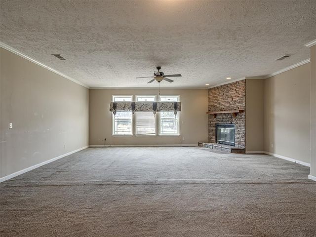 4124 E Horseshoe Lane, Moore, OK 73160