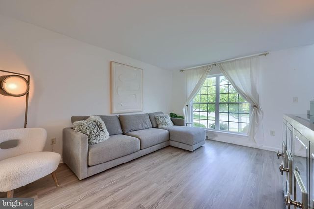 13 S LARKSPUR DR, Palmyra, PA 17078