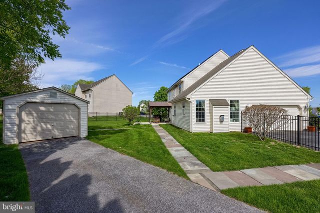 13 S LARKSPUR DR, Palmyra, PA 17078