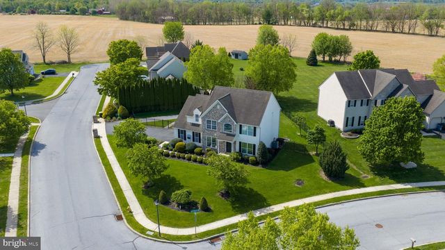 13 S LARKSPUR DR, Palmyra, PA 17078