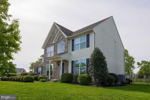 13 S LARKSPUR DR, Palmyra, PA 17078