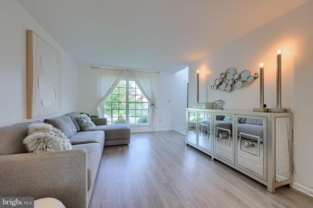 13 S LARKSPUR DR, Palmyra, PA 17078