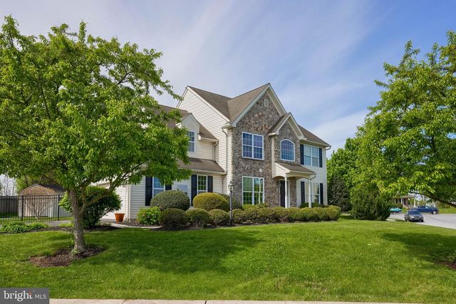 13 S LARKSPUR DR, Palmyra, PA 17078