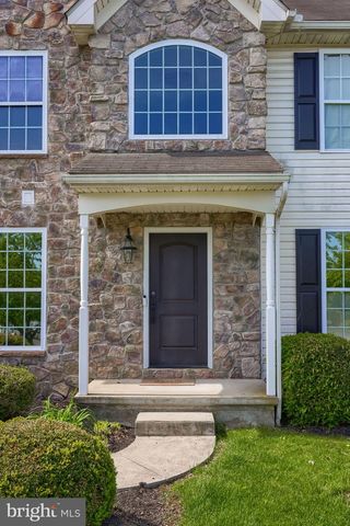 13 S LARKSPUR DR, Palmyra, PA 17078