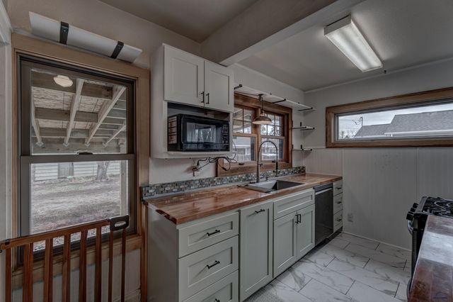 3812 W MAIN, Rapid City, SD 57702