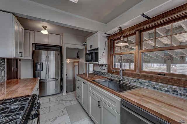 3812 W MAIN, Rapid City, SD 57702