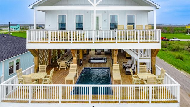 1395 Keith Avenue, Gilchrist, TX 77617