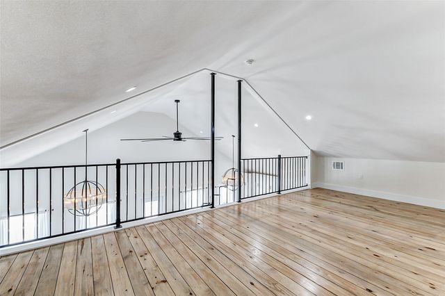 1395 Keith Avenue, Gilchrist, TX 77617