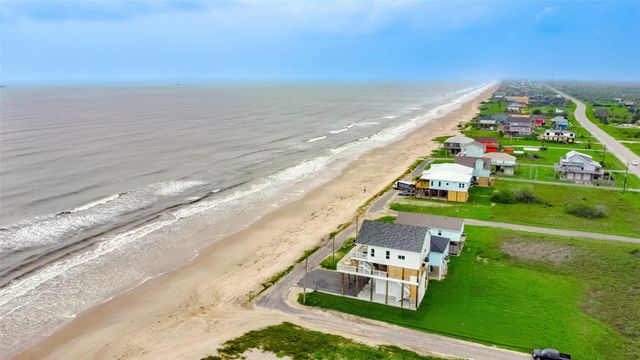 1395 Keith Avenue, Gilchrist, TX 77617