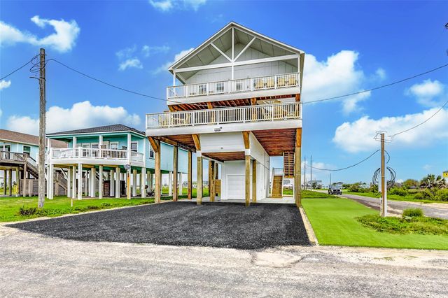 1395 Keith Avenue, Gilchrist, TX 77617