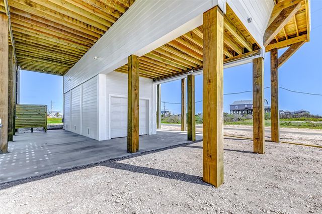 1395 Keith Avenue, Gilchrist, TX 77617