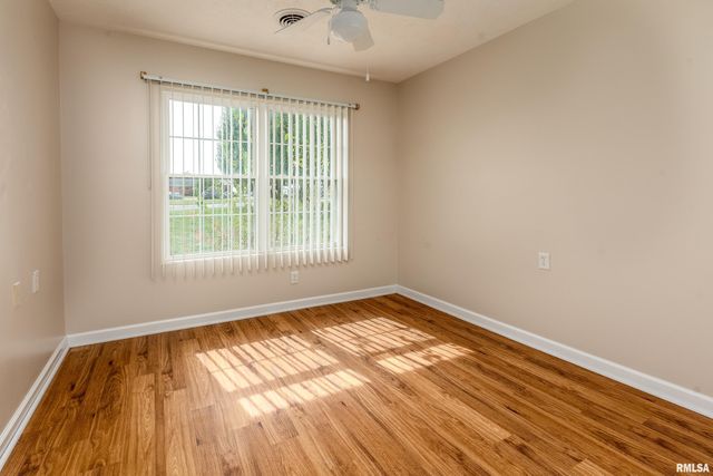 1500 APACHE Drive, Marion, IL 62959