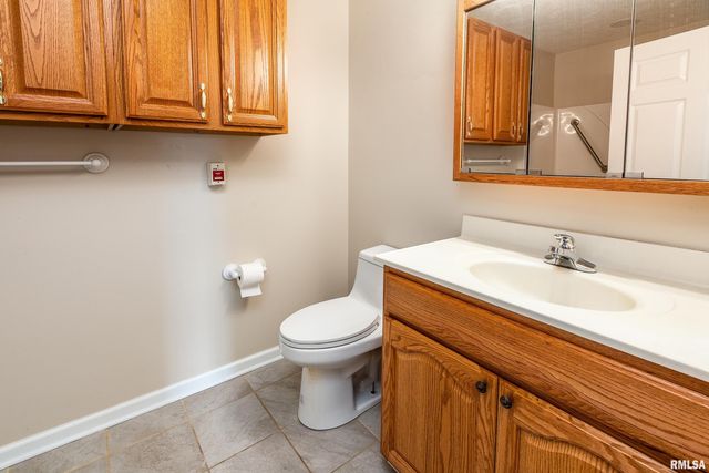 1500 APACHE Drive, Marion, IL 62959