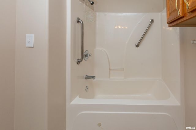 1500 APACHE Drive, Marion, IL 62959