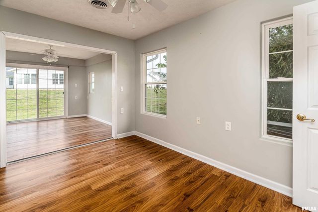 1500 APACHE Drive, Marion, IL 62959