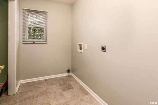 1500 APACHE Drive, Marion, IL 62959