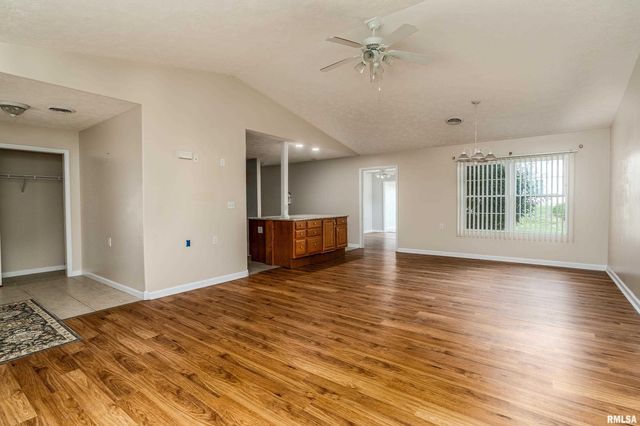 1500 APACHE Drive, Marion, IL 62959