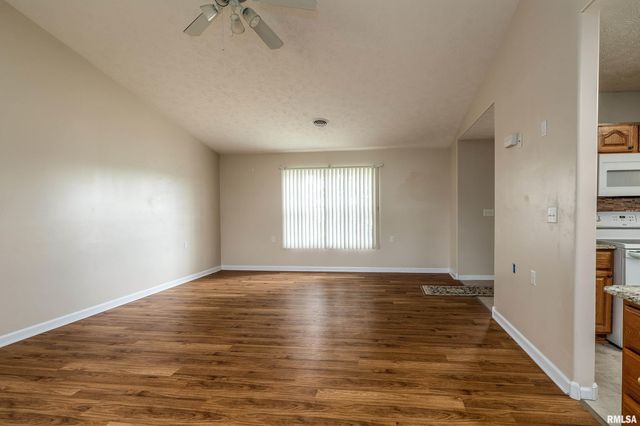 1500 APACHE Drive, Marion, IL 62959