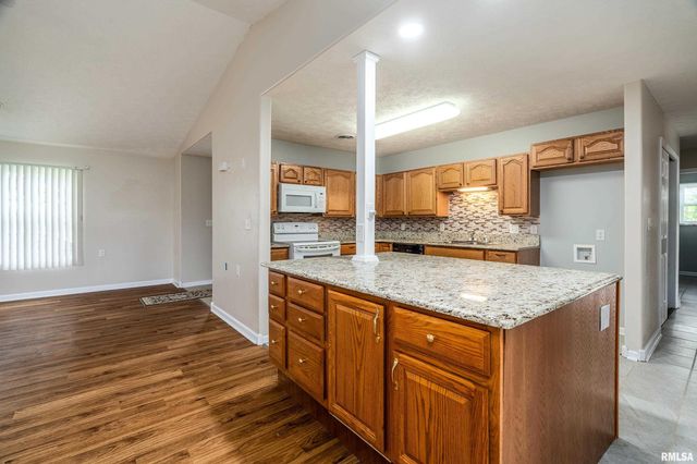 1500 APACHE Drive, Marion, IL 62959