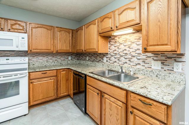 1500 APACHE Drive, Marion, IL 62959