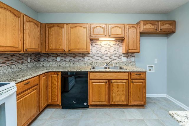 1500 APACHE Drive, Marion, IL 62959